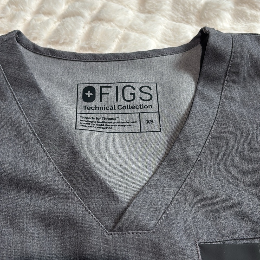 Limited Edition** Figs Technical Collection Scrub Top - Picture 3 of 4